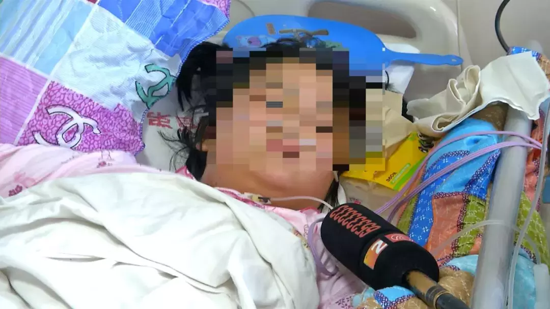 13岁女儿被截肢~父亲在女儿面前只能强忍泪水