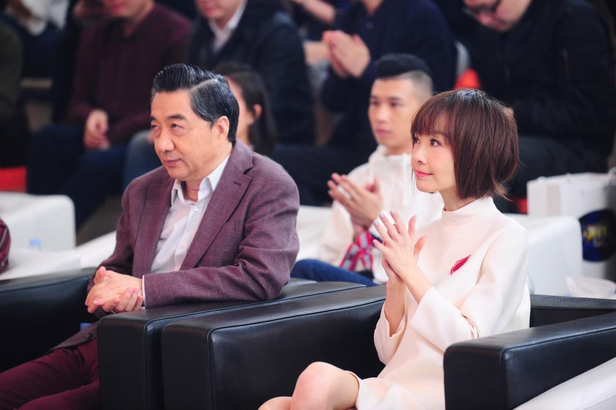 鲁豫闪婚美国人被虐待，无奈回国与初恋结婚，