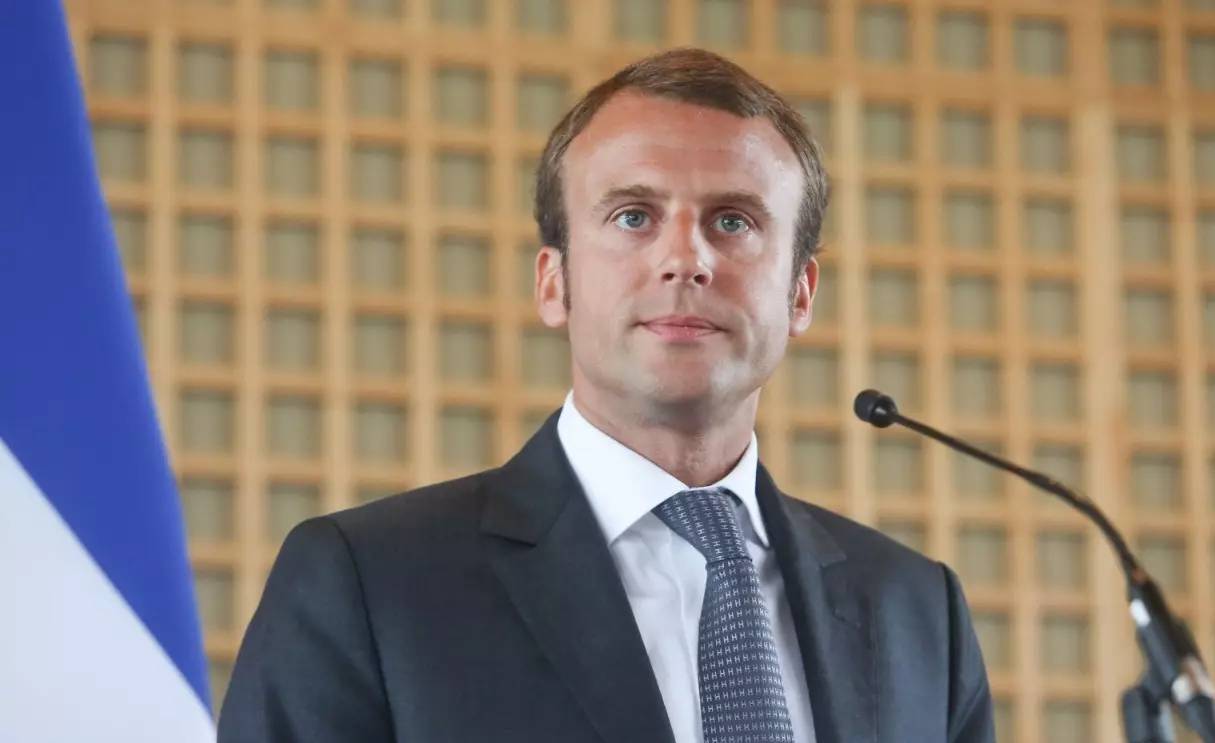 气急败坏？记者一句话让马克龙立马失控：别以