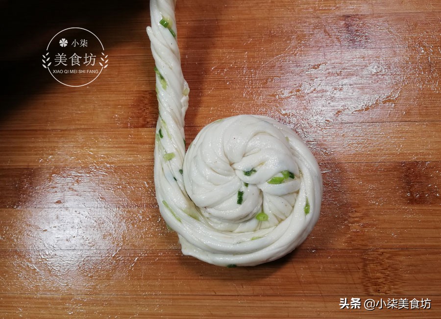 图片[12]-葱油饼最快速做法 不用烫面 不用揉面 2分钟烙一张 酥脆掉渣-起舞食谱网