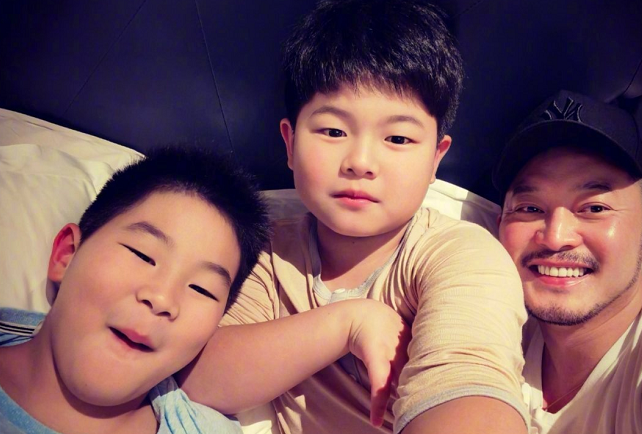 胡可大兒子發育迅猛，東北宋仲基逐漸“沙”化，胖不能輸給弟弟