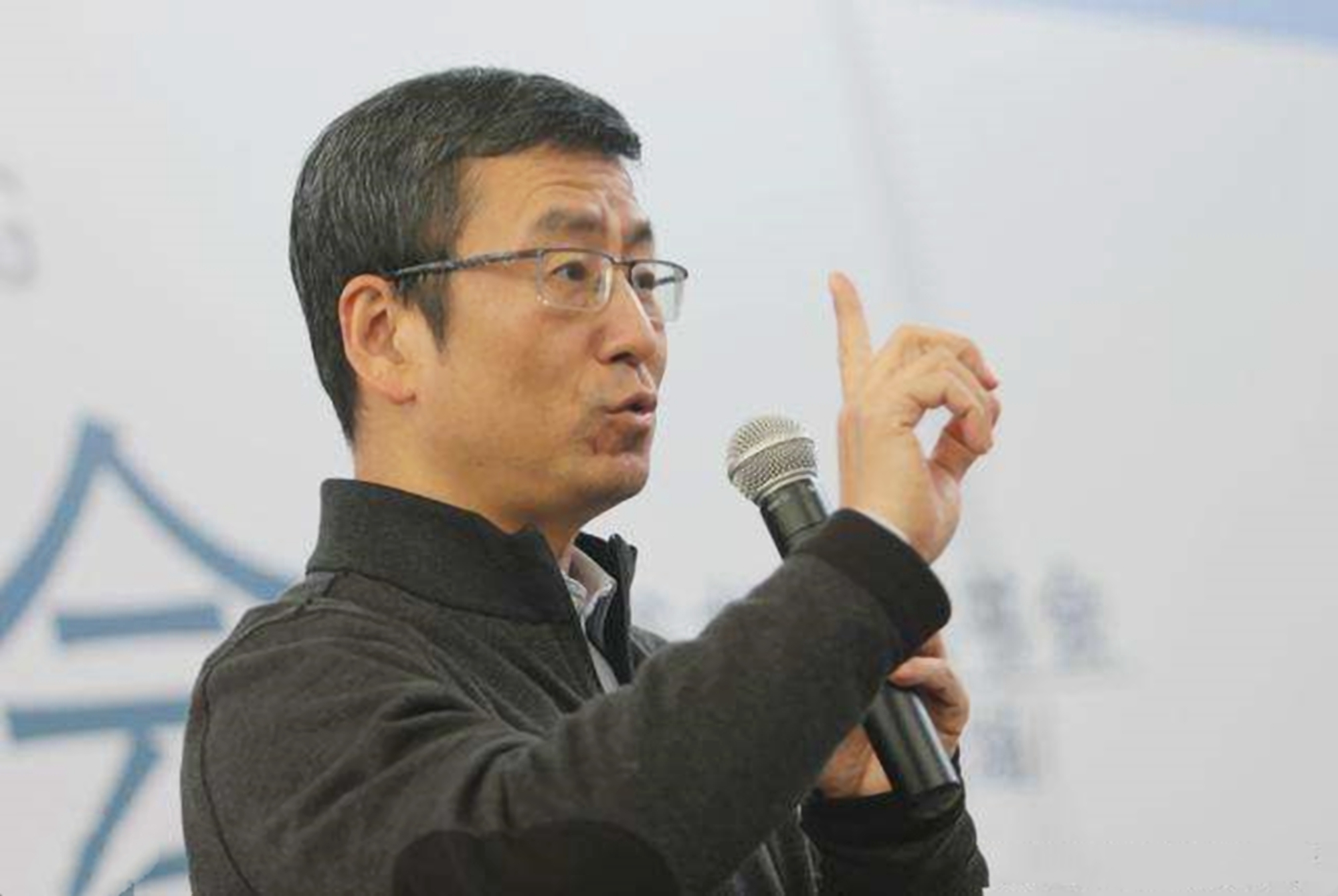 �慣子如害子�，央視名嘴白岩松：孩子多吃這三種苦才會有出息