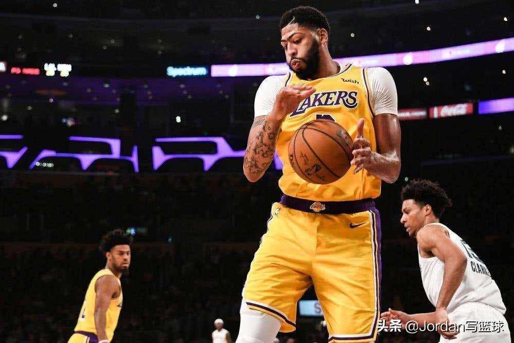 戴维斯凭什么能压过约基奇入选一阵？