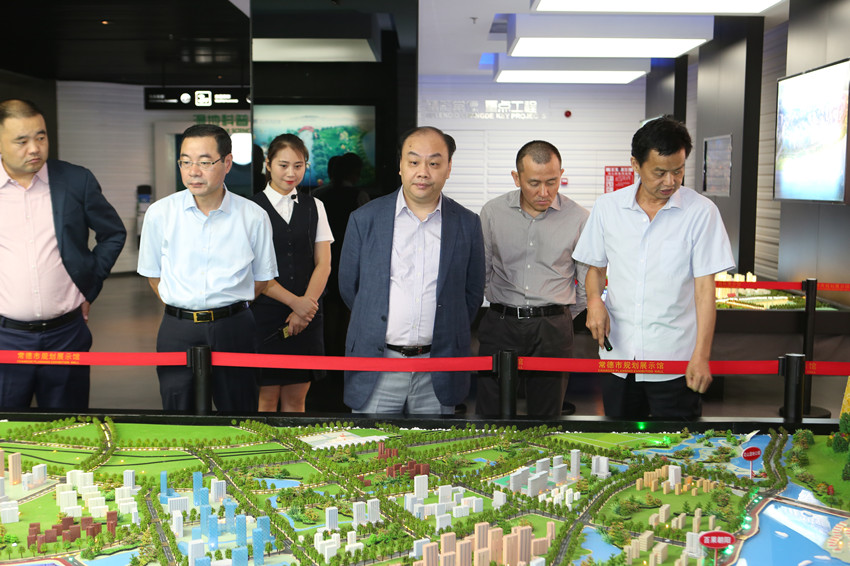 黄光裕终于出狱！而8年前就出狱的哥哥黄俊钦，