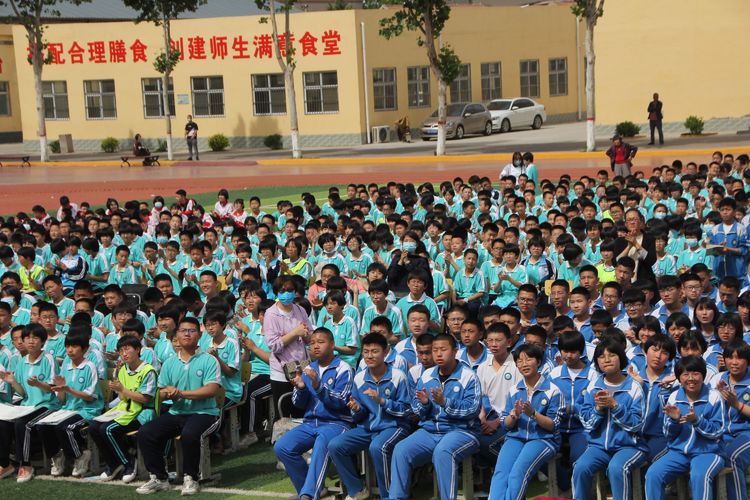 “清华馒头神”来邯郸临漳四中作励志报告，他是农民，逆袭成学霸