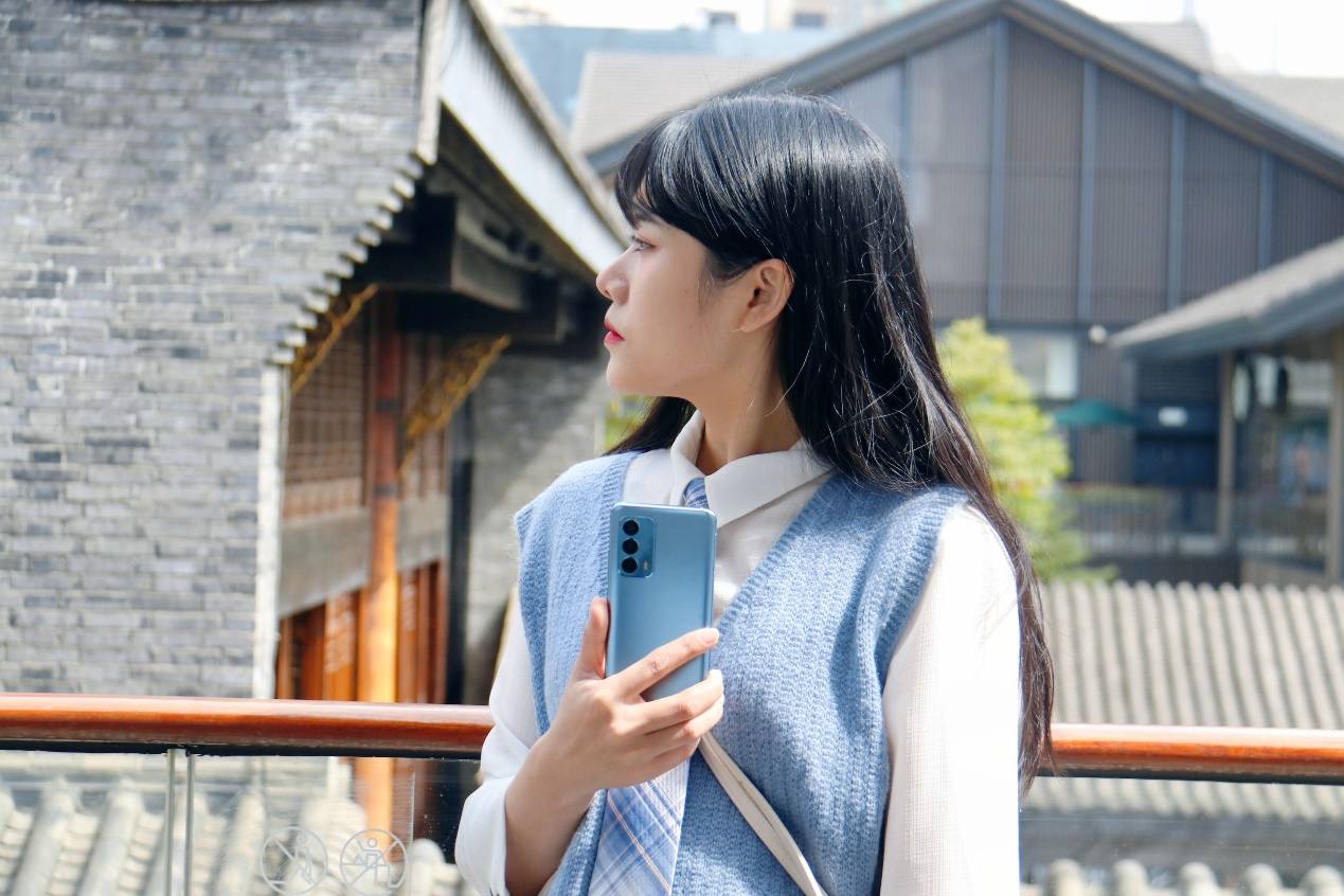 小屏旗舰的惊艳：安全纯净系统，魅族18真机上手详测