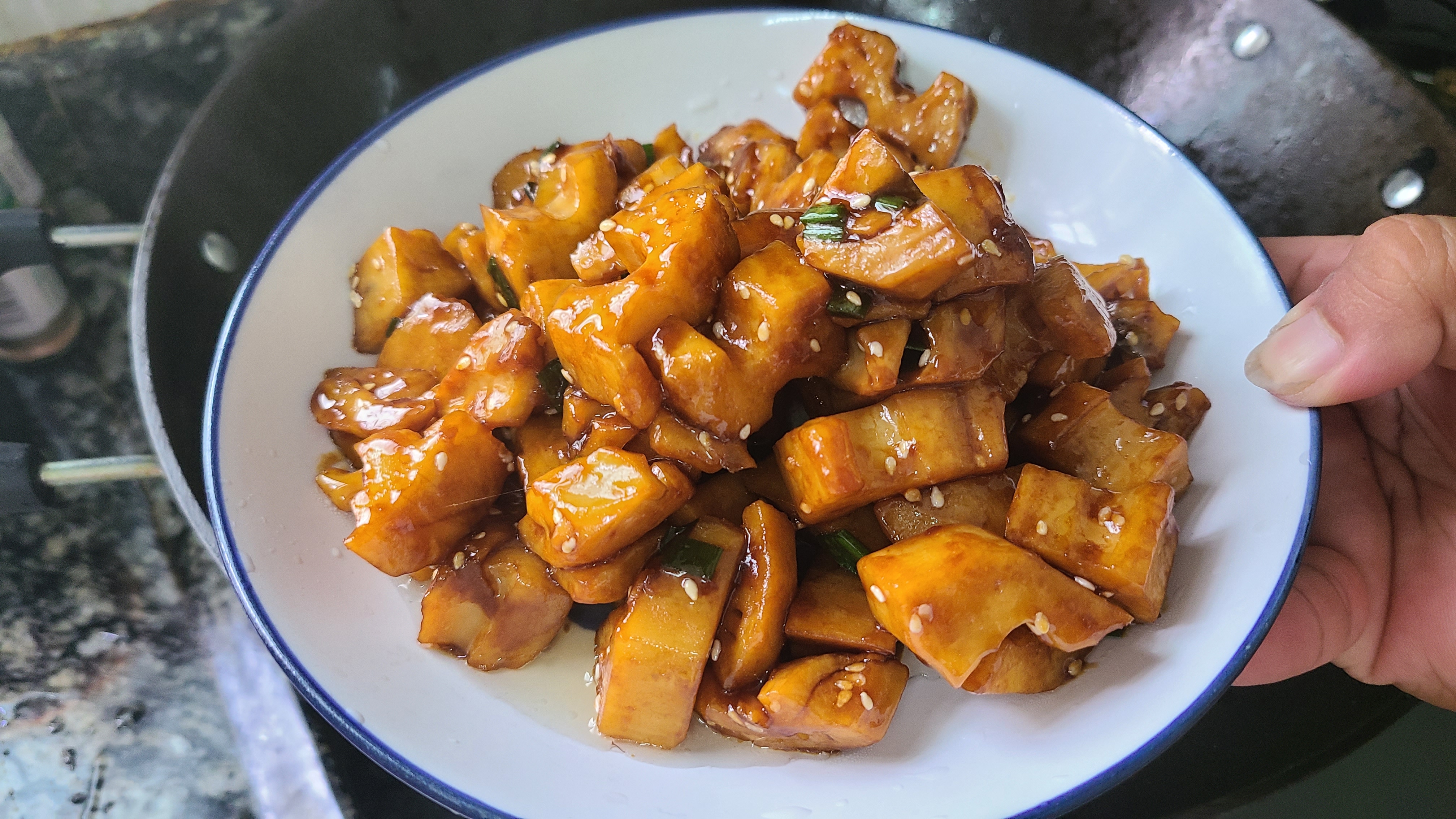蓮藕的家常做法，不用加肉也很好吃，看著肚子都餓了