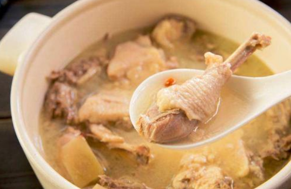 图片[2]-炖鸡汤做法步骤图 金黄浓香没腥味-起舞食谱网