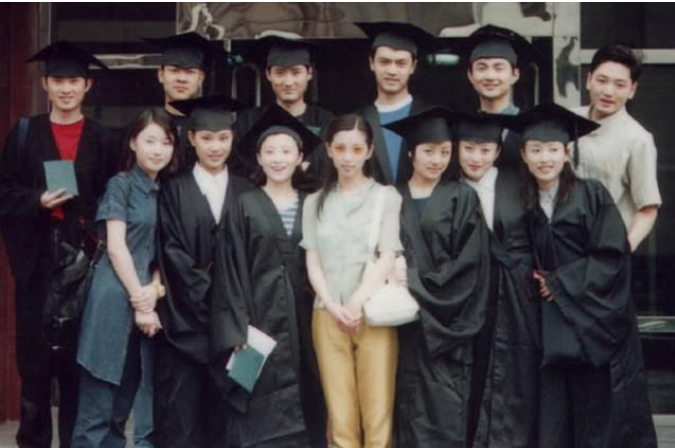 “可云”徐露：巅峰期退隐，嫁大7岁男友，46岁