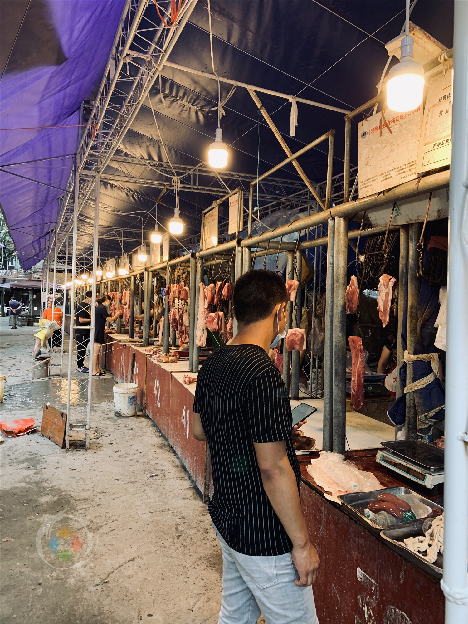 解放碑背后的老重庆：鲁祖庙菜市场，是山城市井文化的真实写照