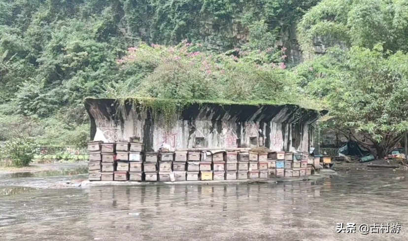 重庆深山的重炮兵工厂，山洞车间高三层楼，靶场还有炮弹炸的大洞