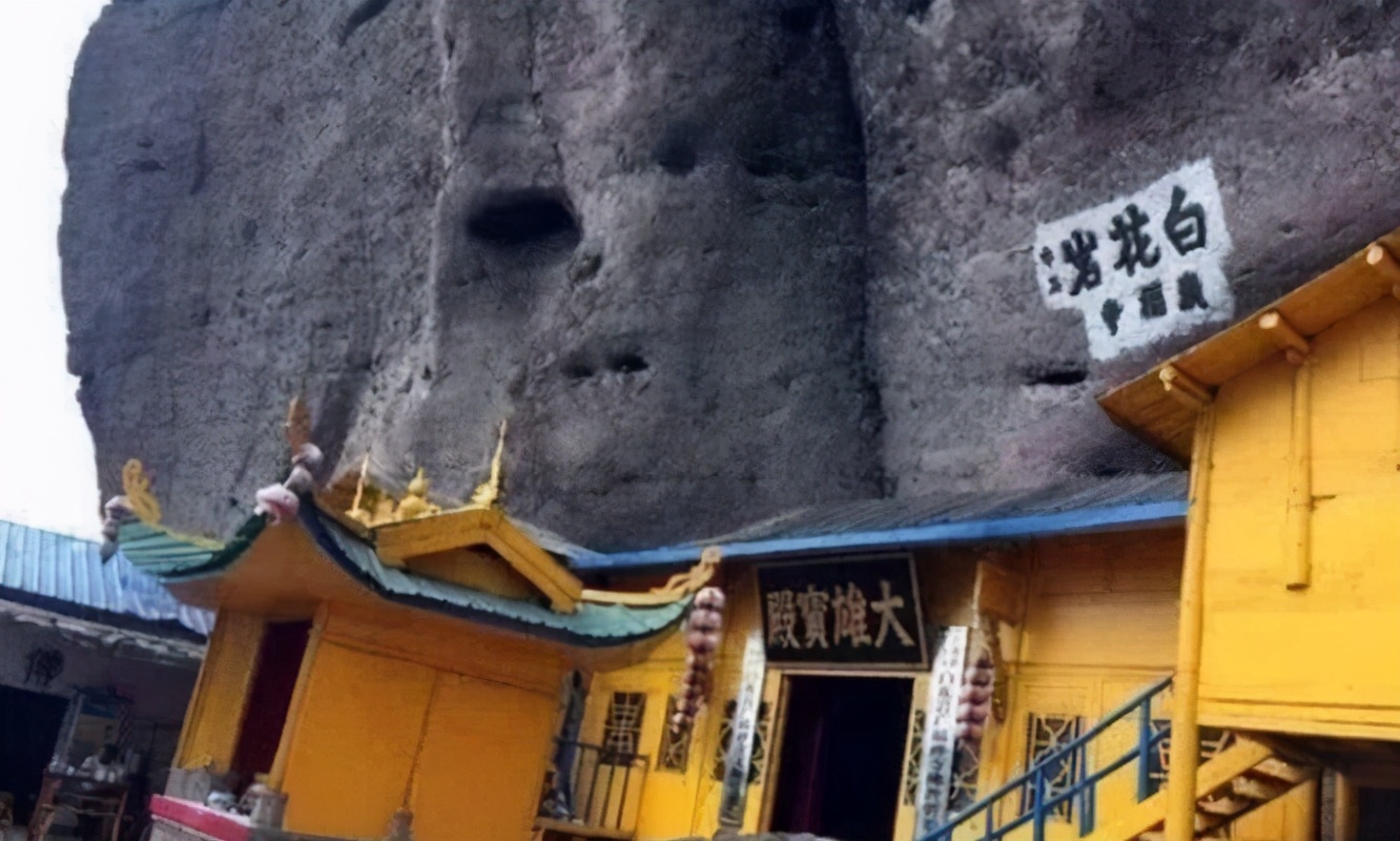 China’s first banned mountain. It was only unblocked after the Tang Dynasty’s closure of the mountain and the Qing Dynasty. It was banned for thousands of years.