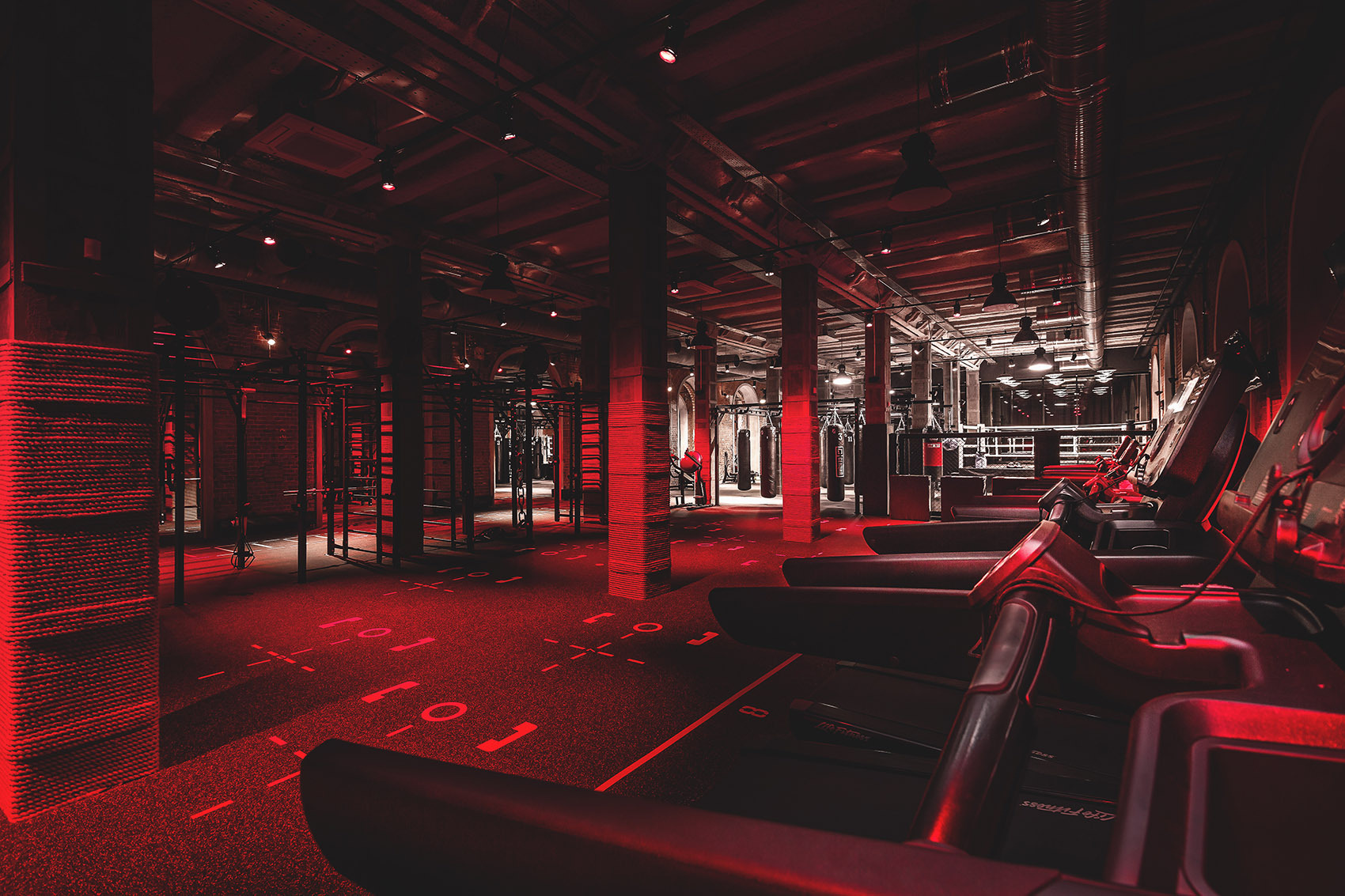 紡織工廠變身健身俱樂部，設計讓空間煥然一新