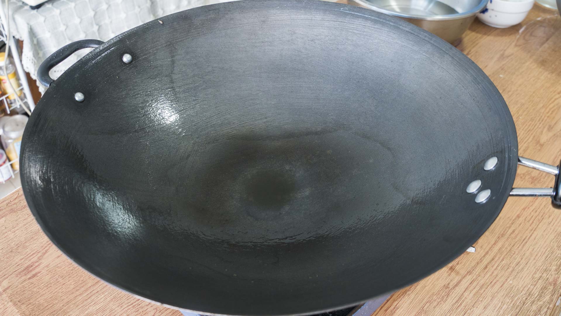 新鐵鍋千萬別直接用，教你正確的開鍋方法，不粘鍋不生鏽，特實用