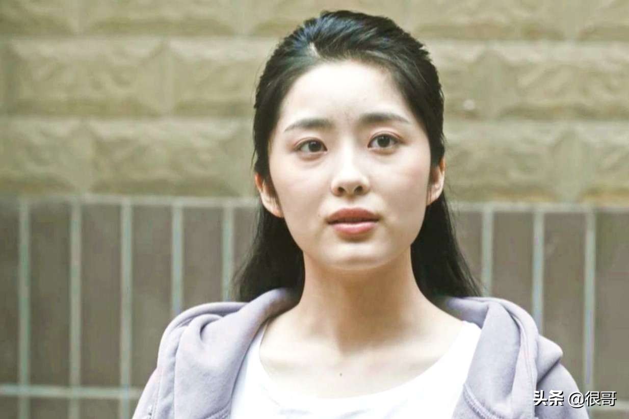 装台：吴曼思饰演刁顺子二女儿，剧中扮相略显