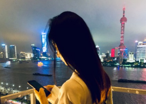 赵丽颖晒老公视角美照，撇开儿子过二人世界超浪漫