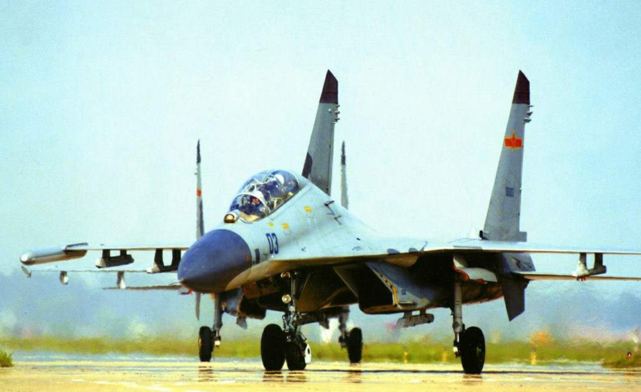 中国军工最闪亮的C位：那个穿背心的男人是谁？