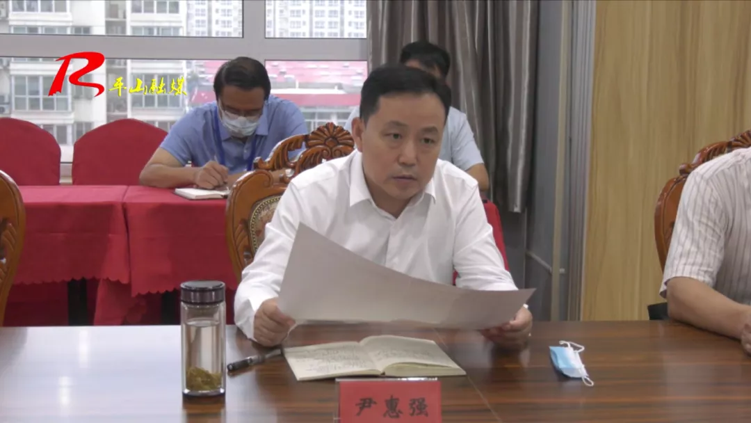 用“滚”回短信的政法委书记被停职!事发3天前称对待群众要“耐心热心”