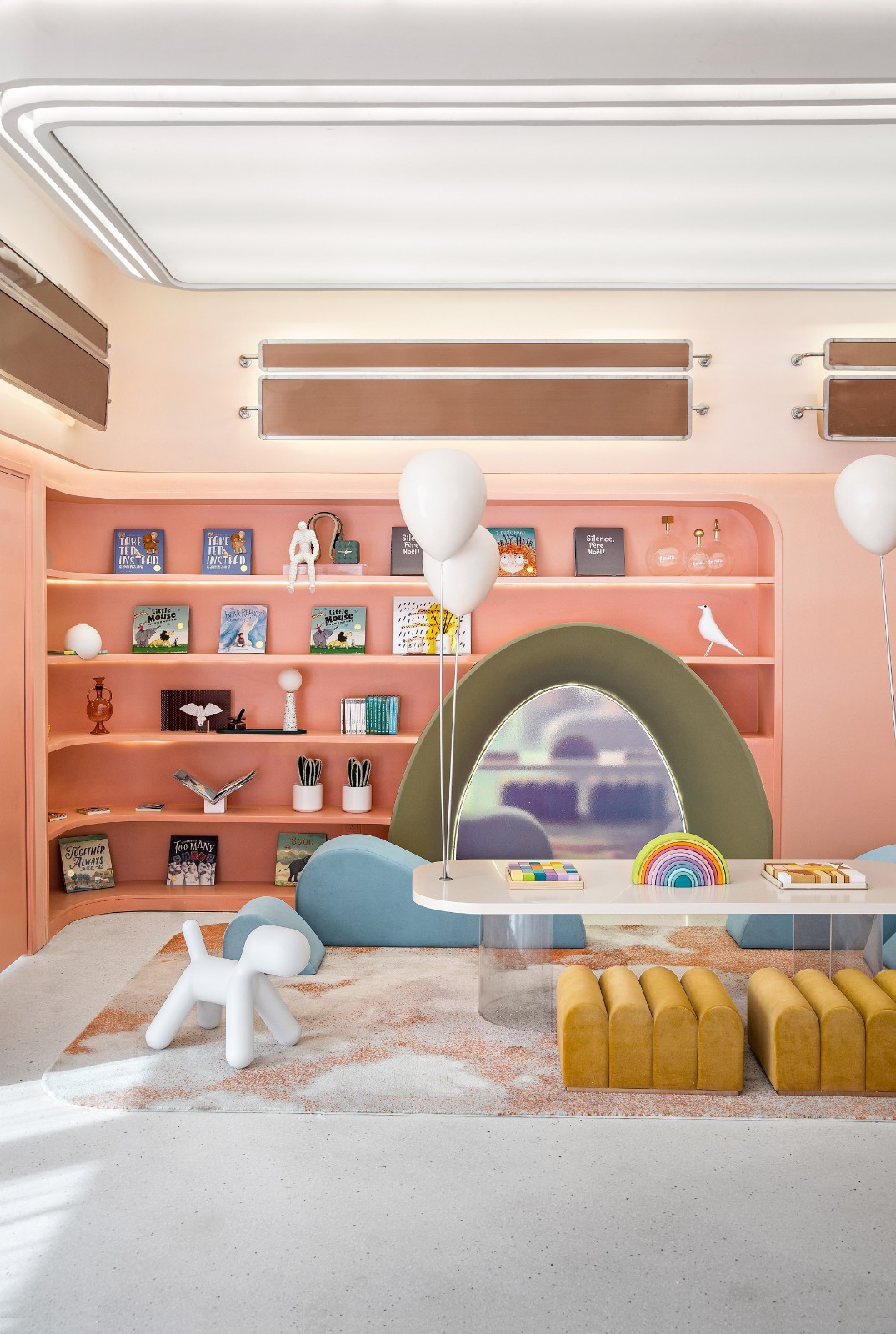 色彩斑斕的幼兒園，用設計打造一個神秘、夢幻的尋夢工廠