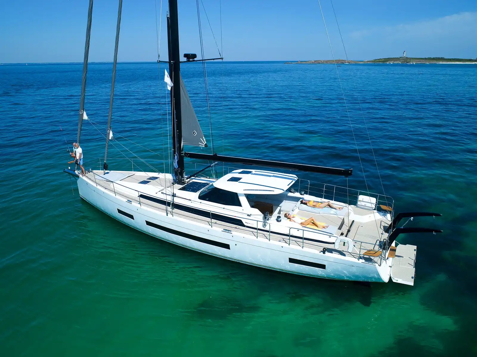 法国AMEL 60蓝水帆船，提供优雅舒适的远航
