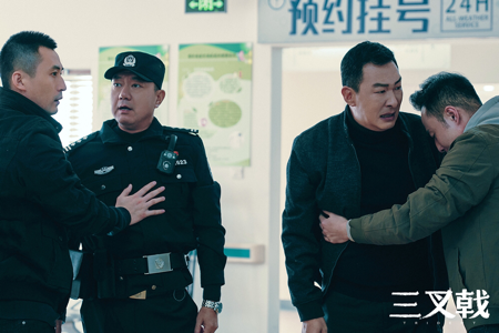 “披荆斩棘的叔叔们”来袭，《三叉戟》是公安题材的“余欢水”？