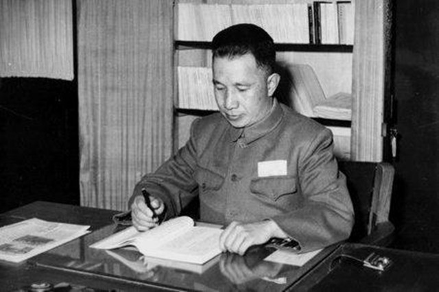指点蒋介石退守台湾的高人是谁？建议毛主席先夺台湾的人又是谁？