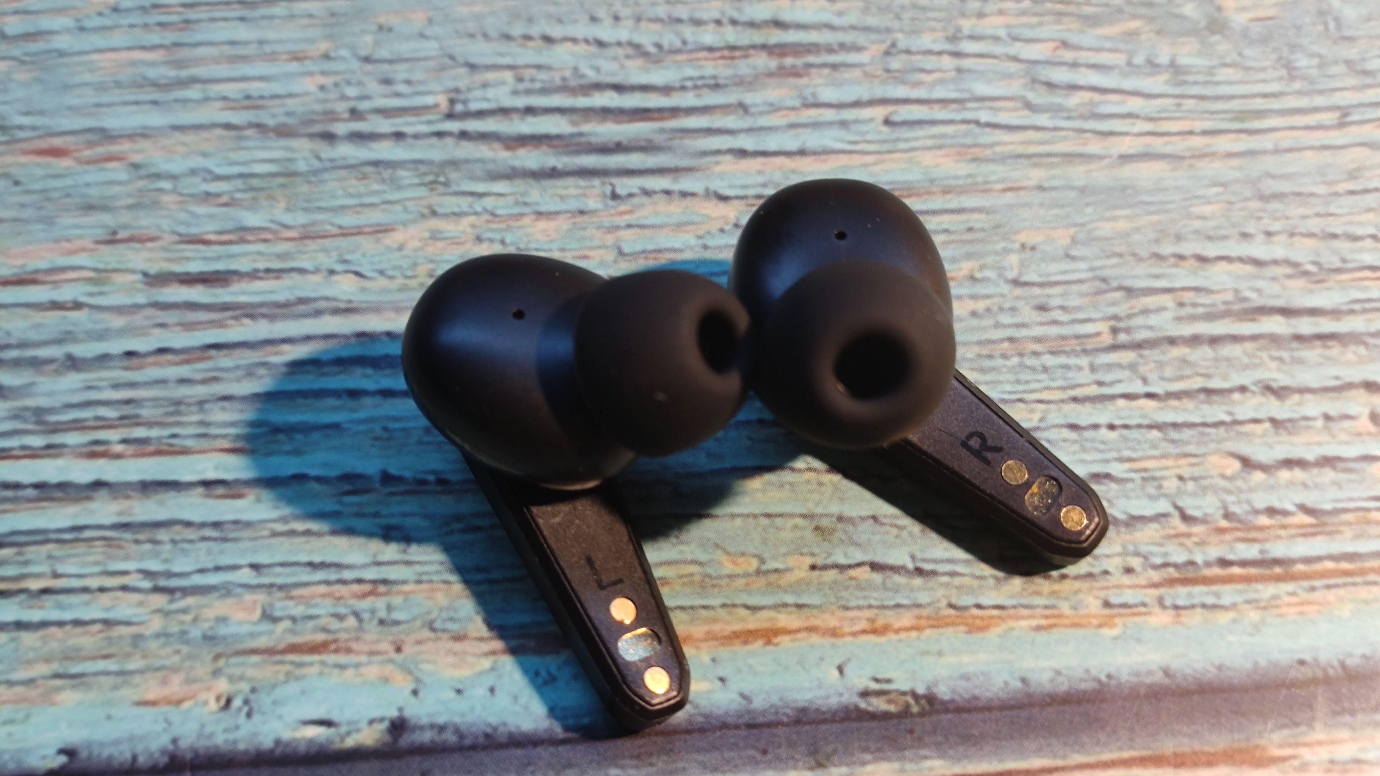 血手幽灵M70游戏电竞真无线蓝牙入耳式耳机游戏开黑必备