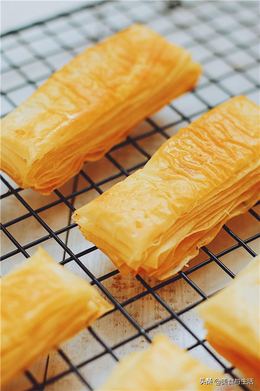 The cake of strawberry Napoleon, build midsummer girl heart, delicious desert is not afraid of fat, happy the most important