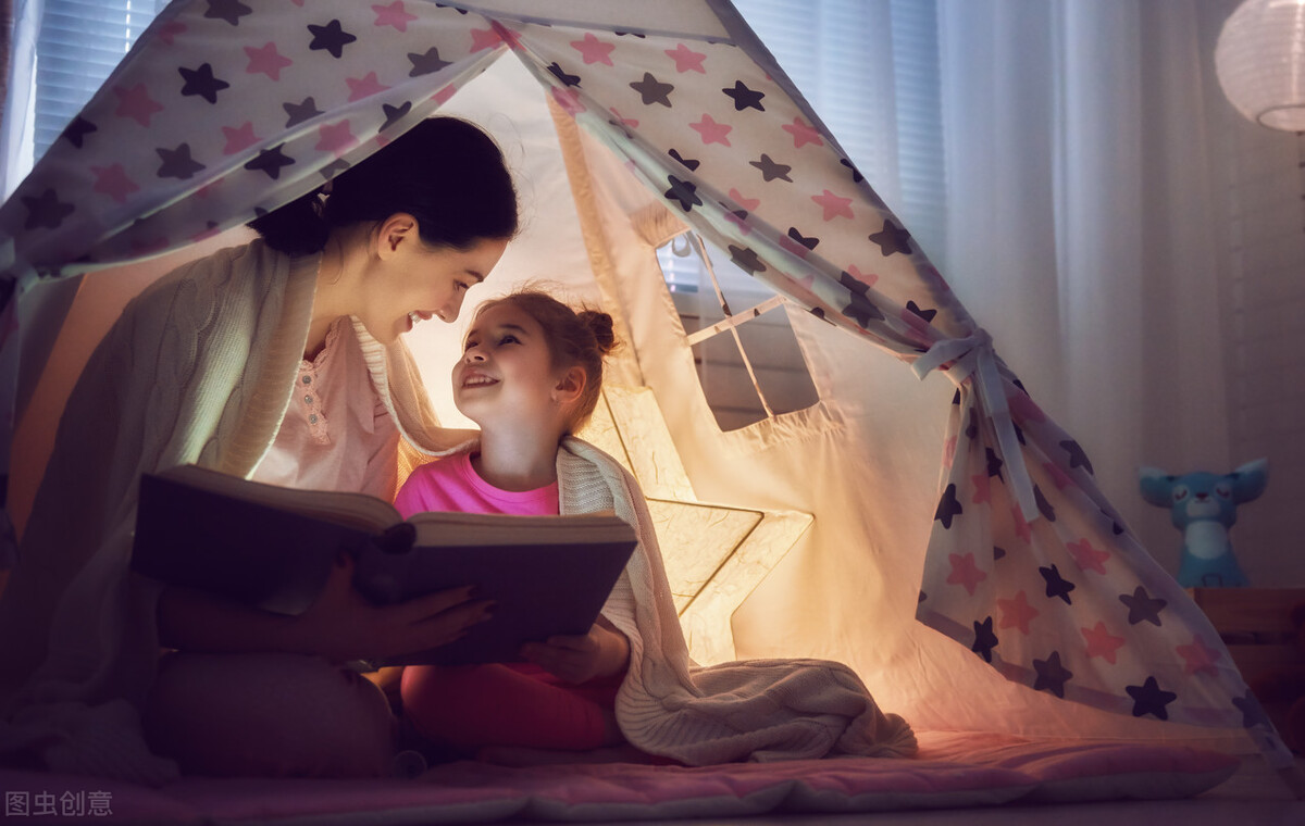 给孩子讲睡前故事有什么好处？这4点影响，建议父母拿小本本记好