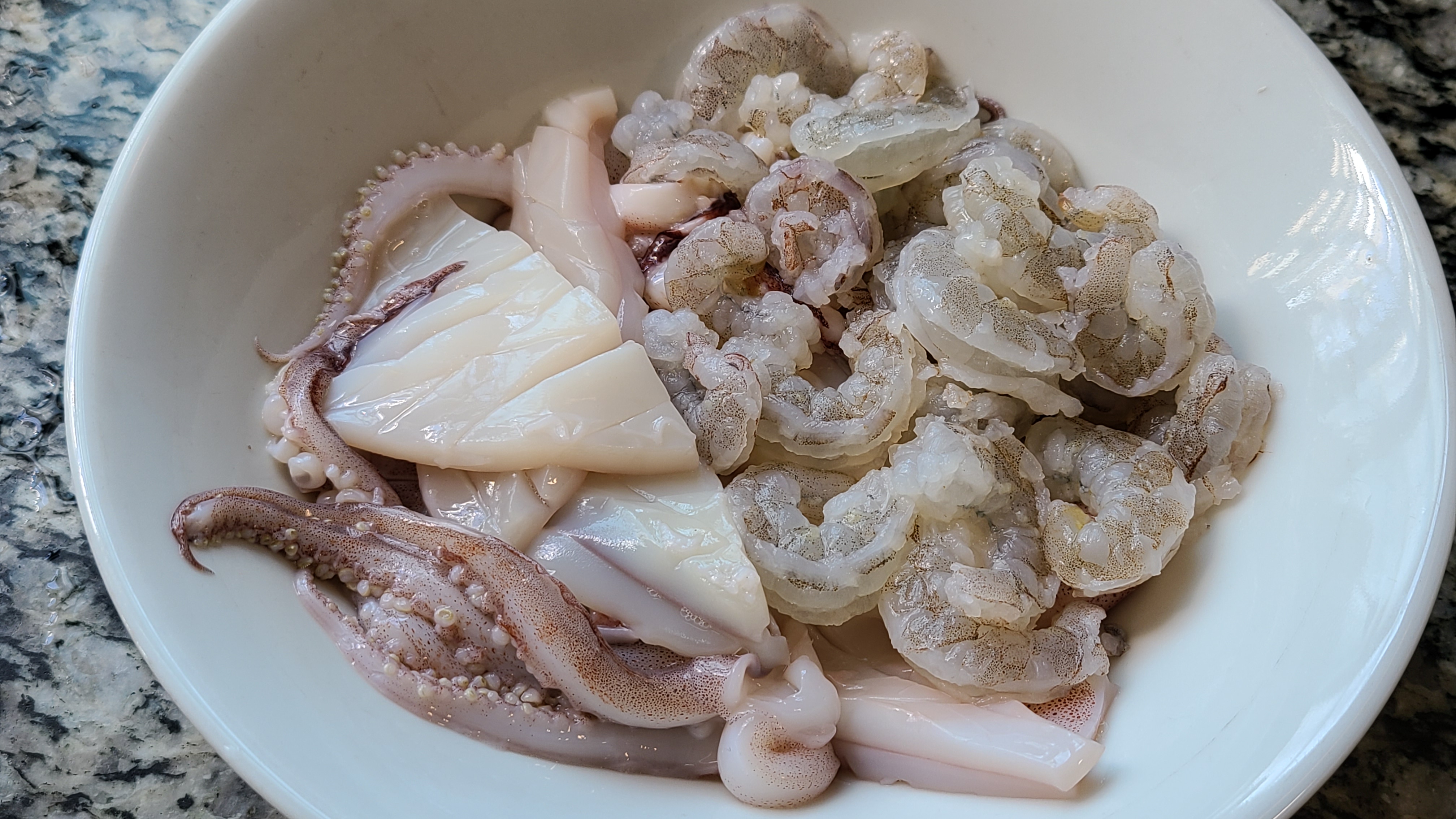 蘿蔔燉海鮮，又鮮又好吃，做法很簡單，天冷吃這個正好