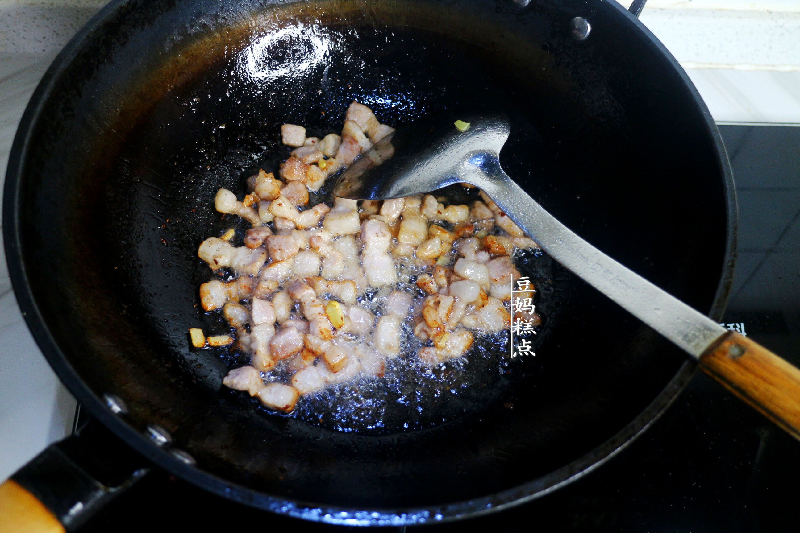 炒五花肉，学会“林大厨”这1招！5分钟上桌，酸香不油好下饭