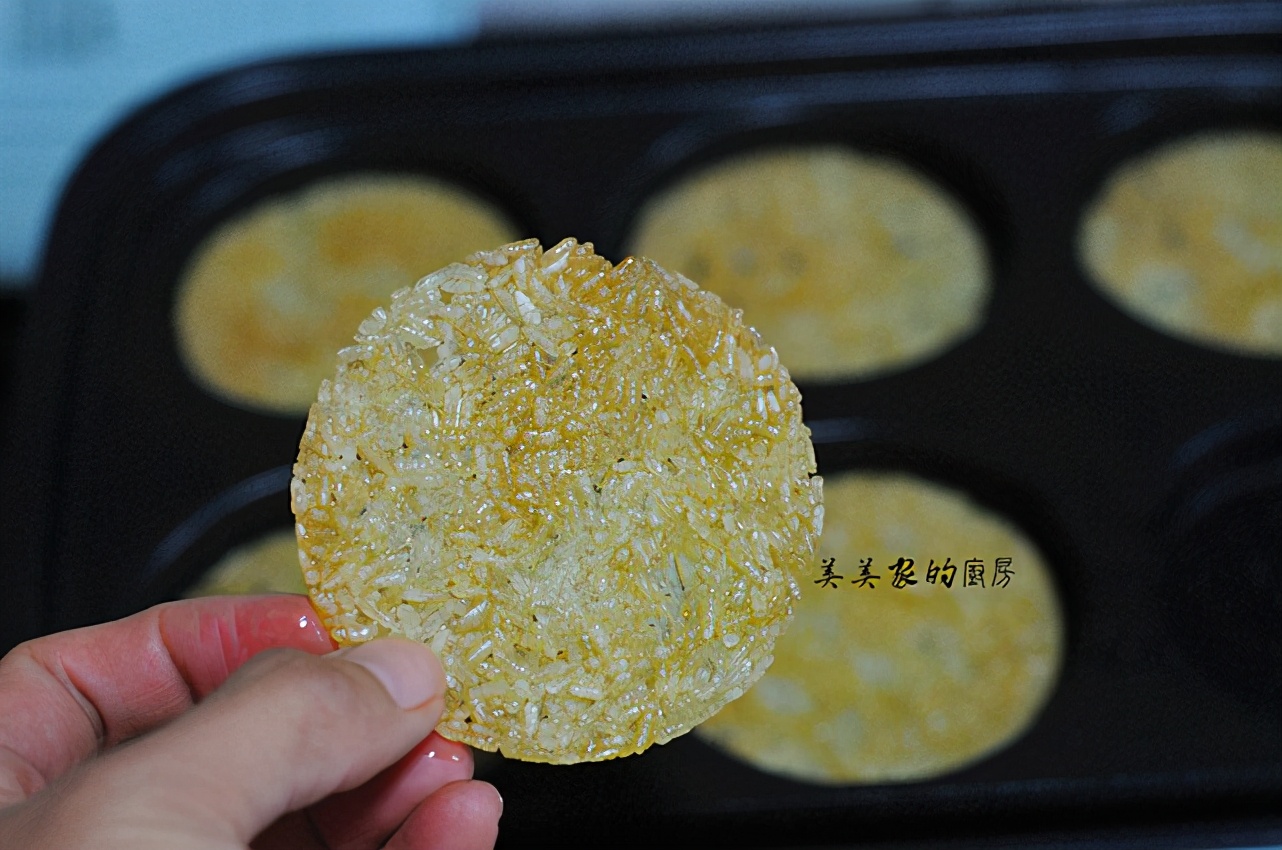驱车排队2小时，就为糯米饼，咸香酥脆，一口气吃3个，真过瘾