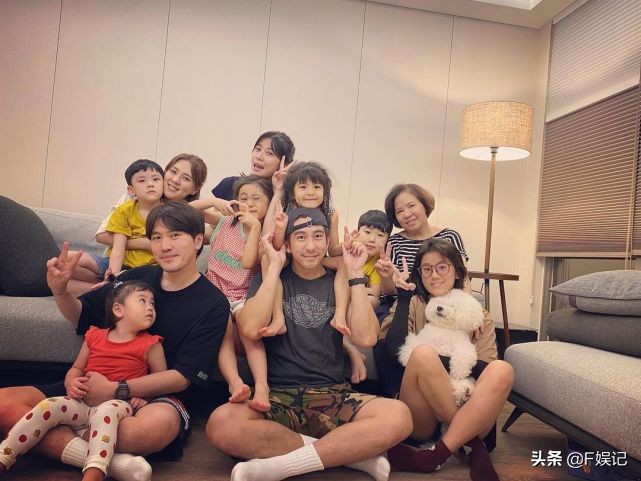 三代同堂的合影很温馨！贾静雯携3位女儿为修杰楷庆祝父亲节