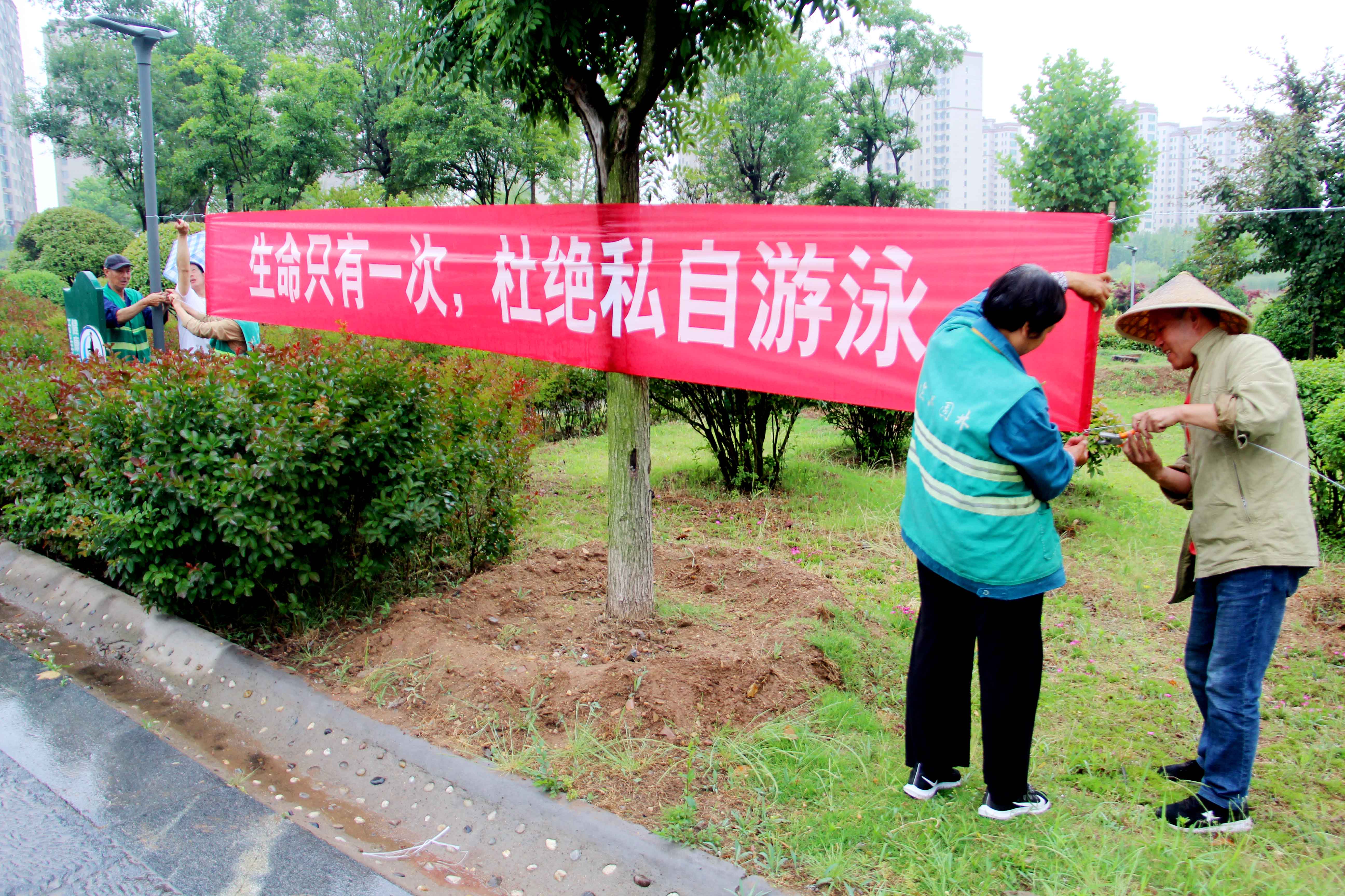 临沭县综合行政执法局开展防溺水安全宣传志愿服务活动