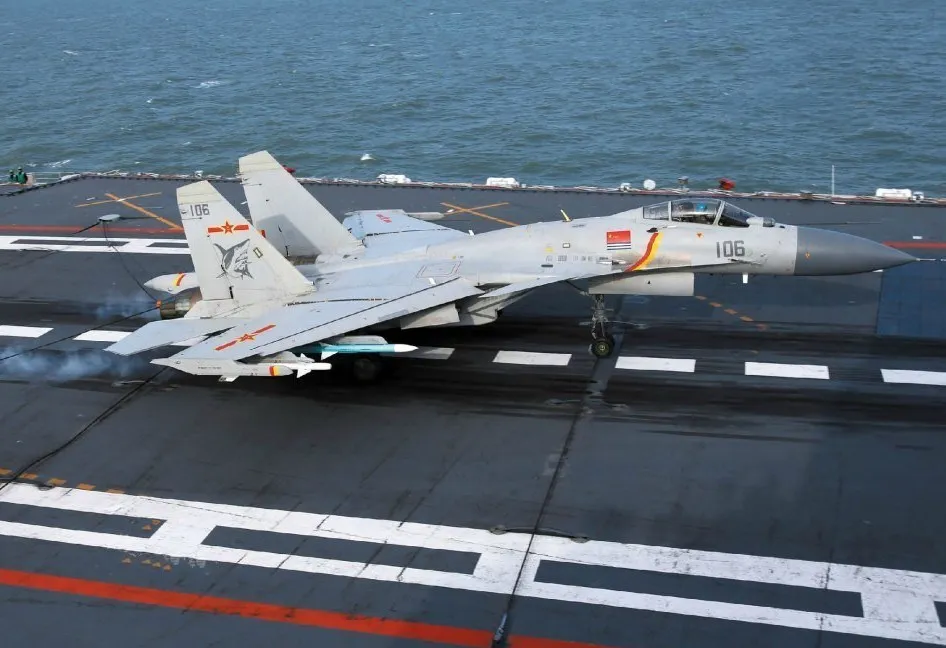 歼-15改进型陆续曝光，“魔改”歼-15将在航母编队担任什么角色？