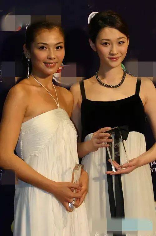 美人相遇必有一輸，娛樂(lè)圈最大的反差，都在女明星的合照里