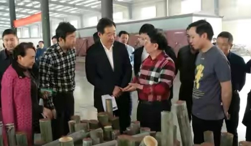 赤壁市委書(shū)記盛文軍、市長(zhǎng)董方平走進(jìn)“竹鹽+”華中研發(fā)基地