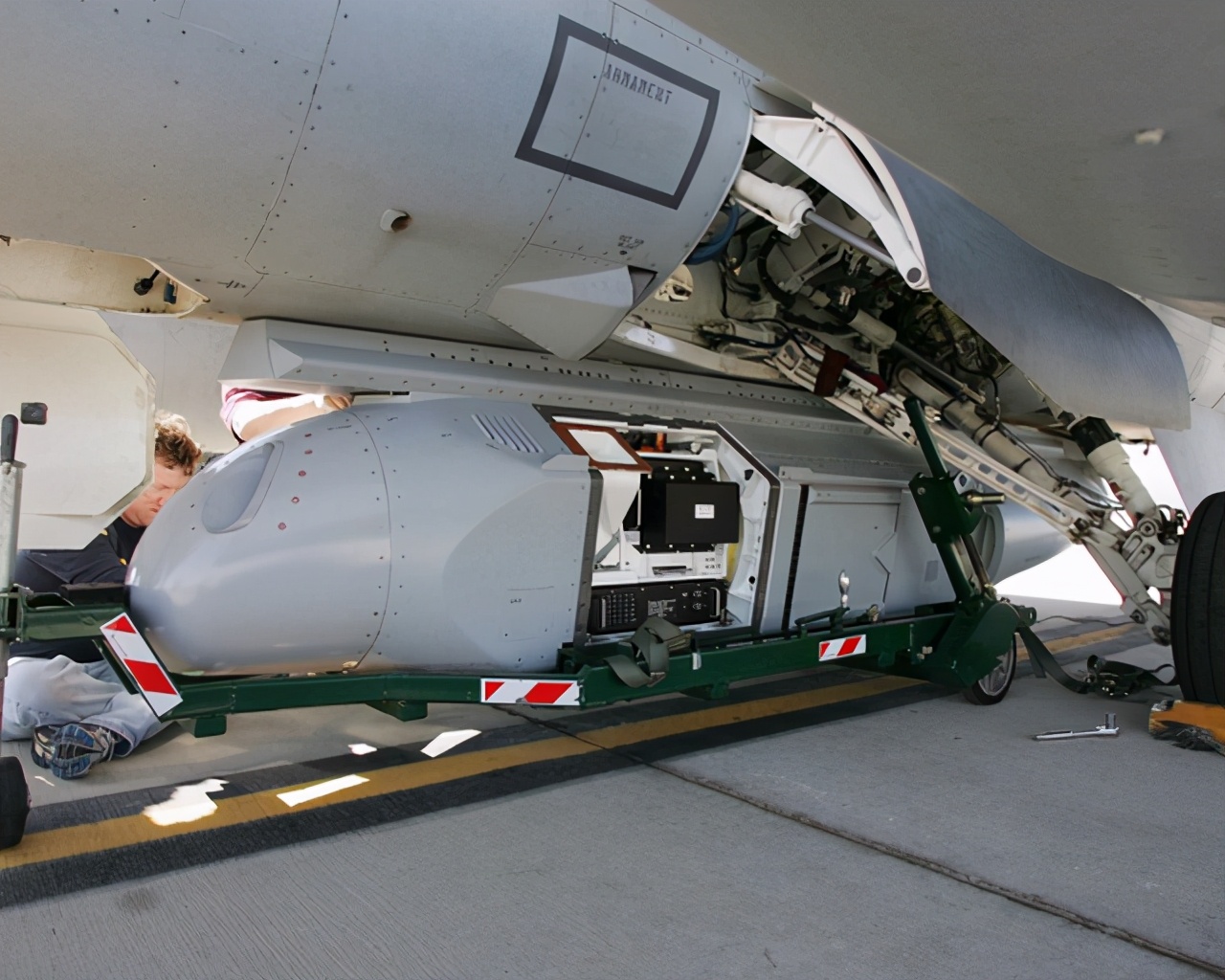 �������������������̨������ɵ���в�ж��