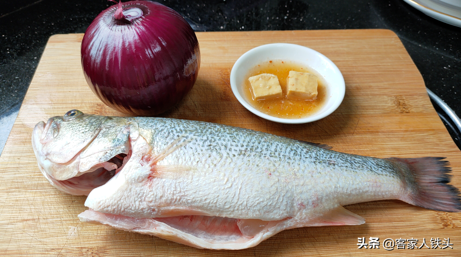 天冷吃魚別煎炸，試試一個懶人做法，6分鐘出鍋，好吃不腥口感滑