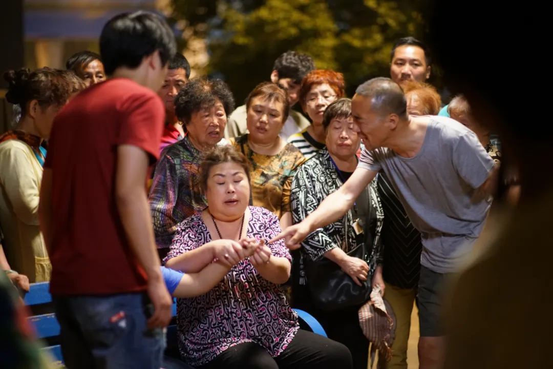 《寻狗启事》:人与狗的荒诞喜剧,是振兴东北还是逃离东北?