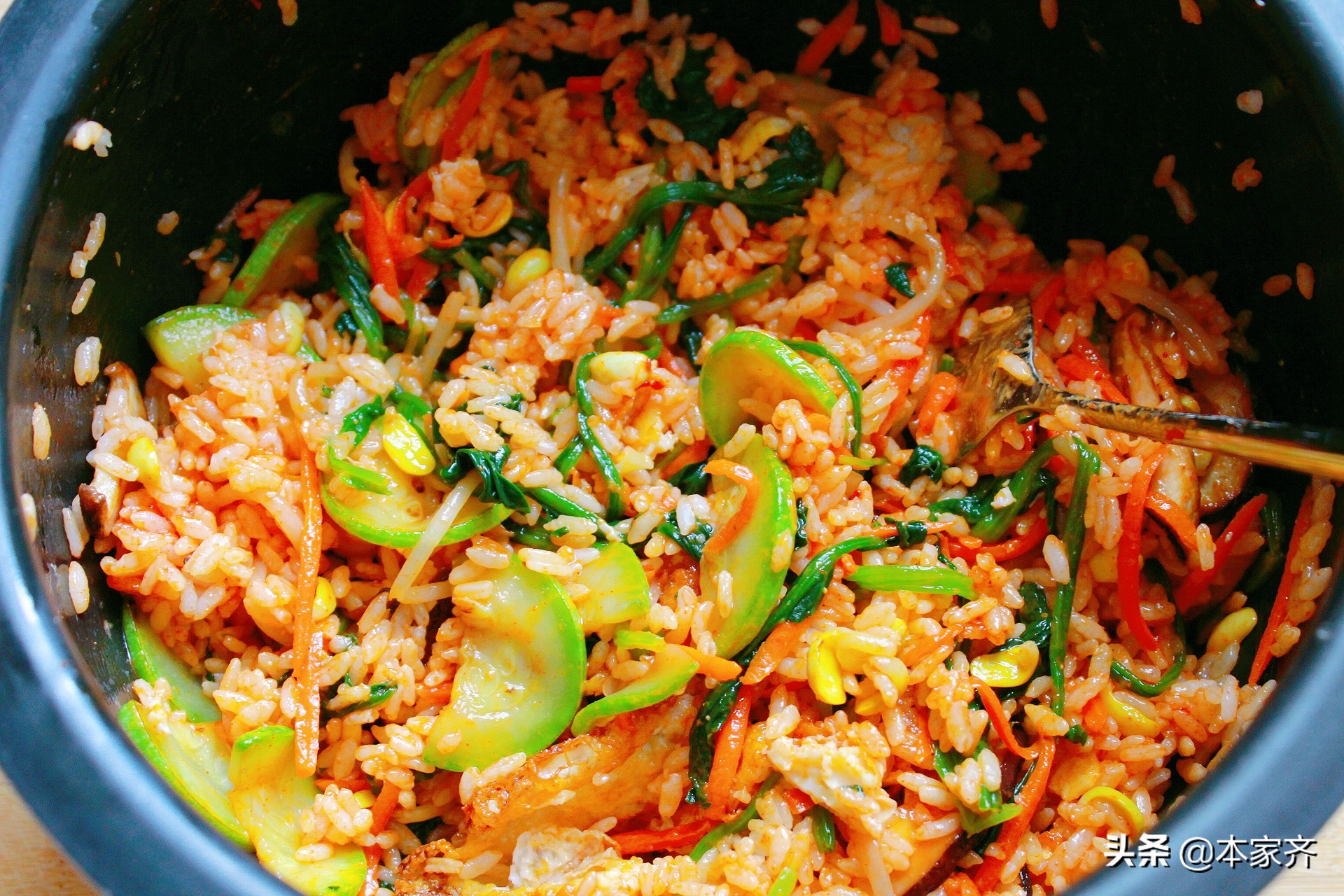 天熱不想炒菜，試試這道菜，比燜飯簡單又好吃，營養豐富，吃得香