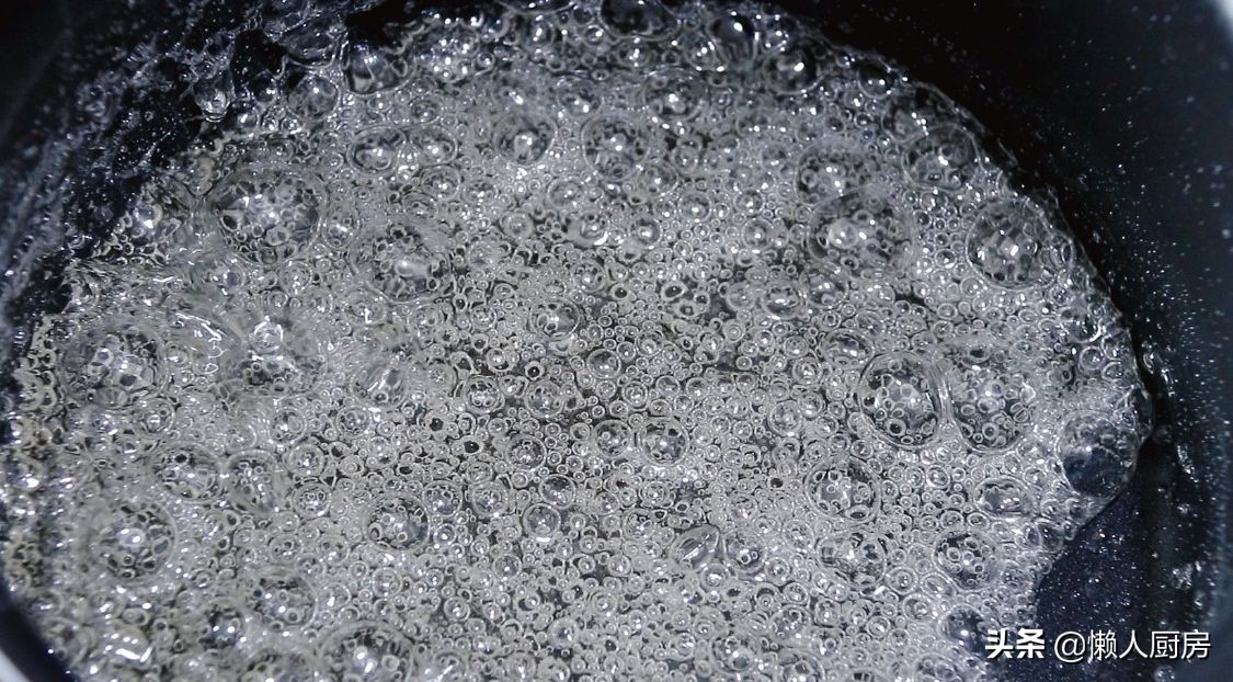 這是棉花糖的簡單做法，只需要4種食材，還可做雪花酥、牛軋糖