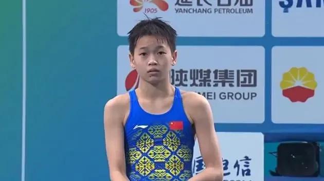 太可爱了！全红婵出现失误被何教练“眼神杀”，反应暖化网友的心