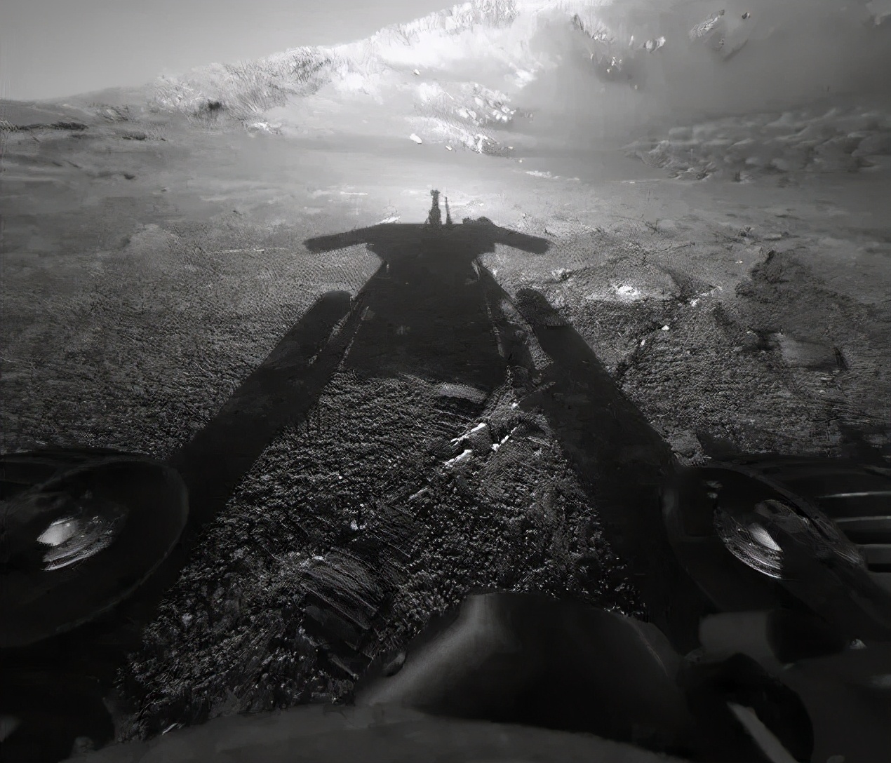 這麽多年過去了，火星上多輛火星車拍到了什麽？類似包裝膜的異物