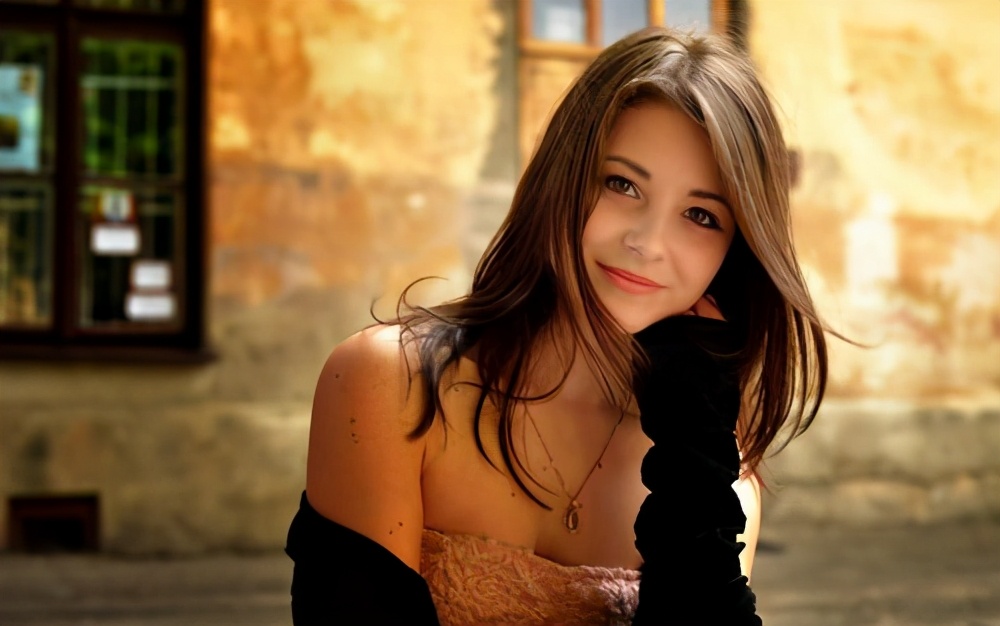 娱乐圈3个“最美洋媳妇”，生娃后大变样，欧洲