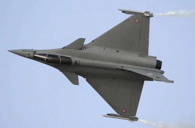 300架重型战机到手，印度腰杆硬了！专家：可同