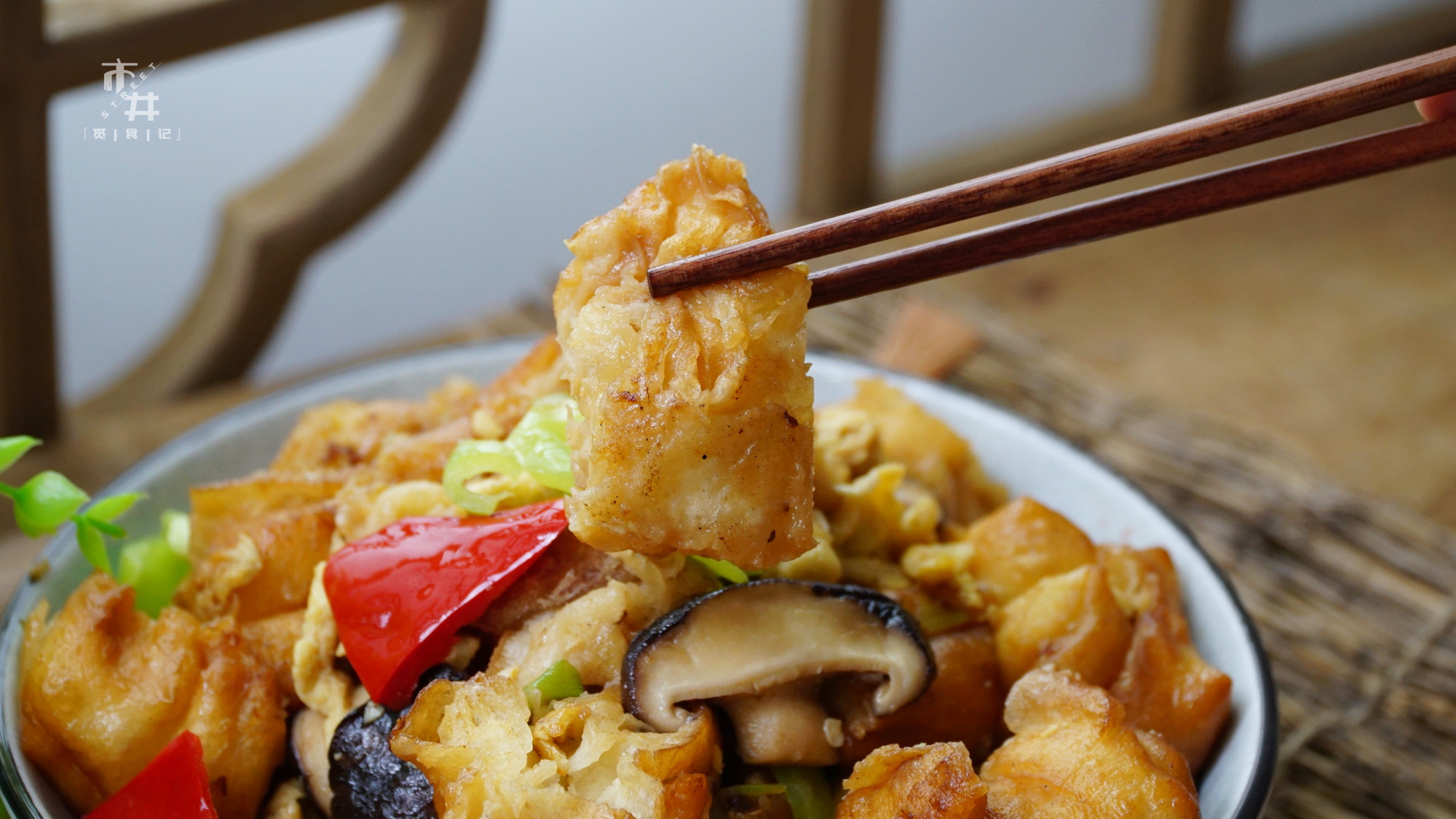 不管剩馒头剩油条，我家从不蒸着吃，学会一招