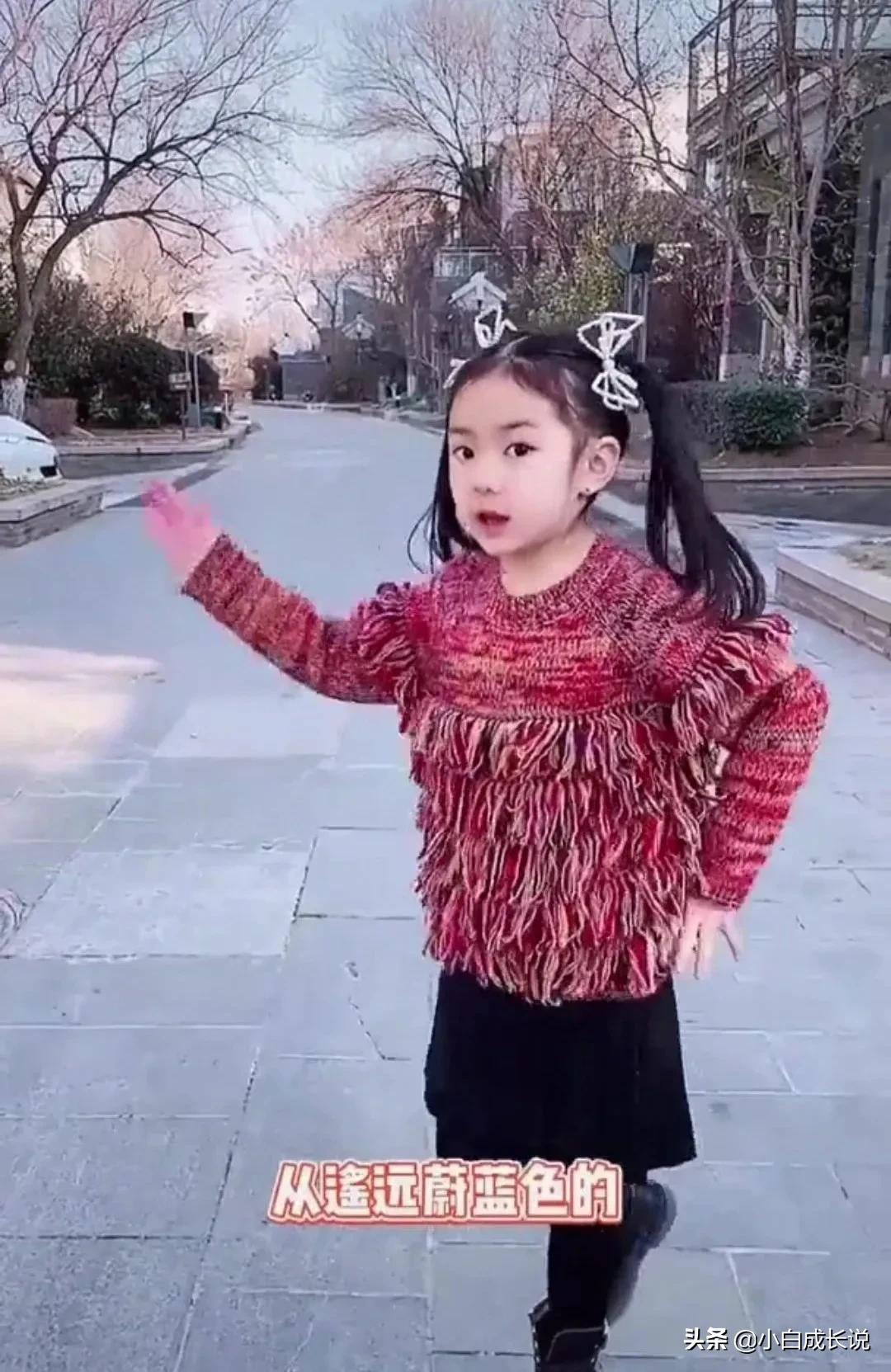 5 years old of daughters make up Qi Wei to catch the hair, hole that play side, however by mad assist of 1 million person: Is the reason? 