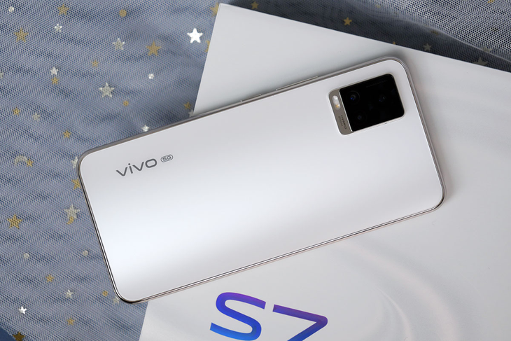 vivo S7评测：轻薄高颜值 自拍神器