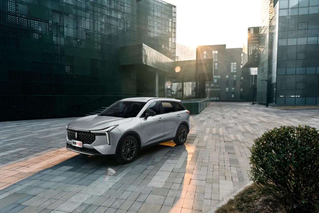 想不到吧！这居然是款10万出头的SUV，而且看起来还挺高级